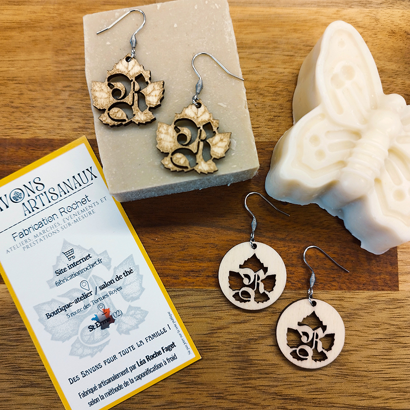 la fee main spire gravure personnalisee boucles logo savon rochet la fee main spire gravure personnalisee boucles logo savon rochet