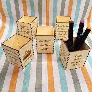 la fee main spire gravure personnalisee pot crayon classe de mer
