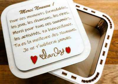 Boîte avec texte et signature personnalisés pour cadeau de remerciement à la Nounou de Charly