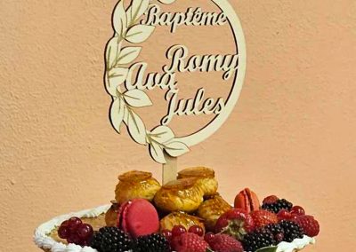 Cake topper feuillage pour les baptêmes de Romy, Ava et Jules