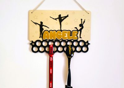 Porte médaille de compétitions de twirling pour Angèle (silhouettes issues de photo réelles)